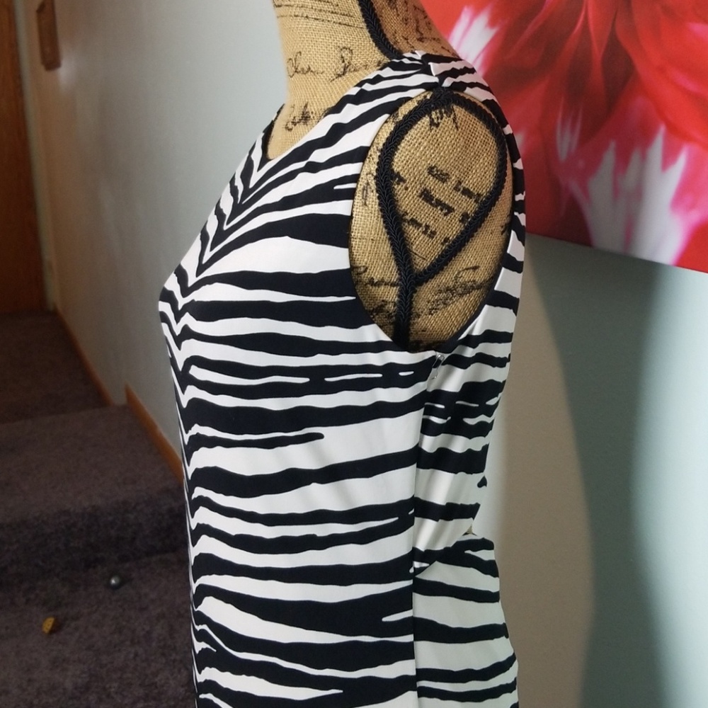 Dress - Picture 4 of 5